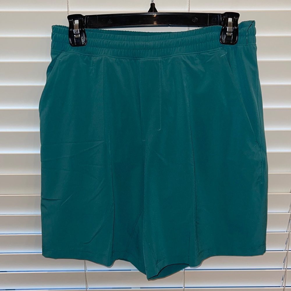 Lululemon Men’s Pacebreaker 7” shorts NWOT